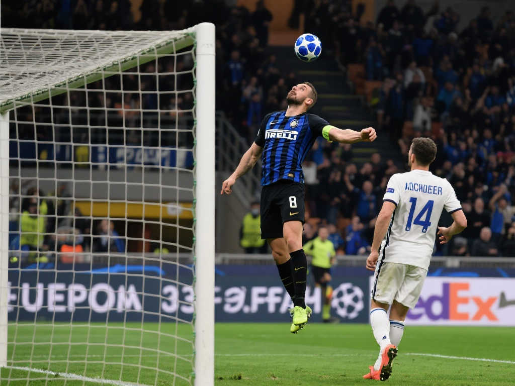 人们再度聚 人们再度聚